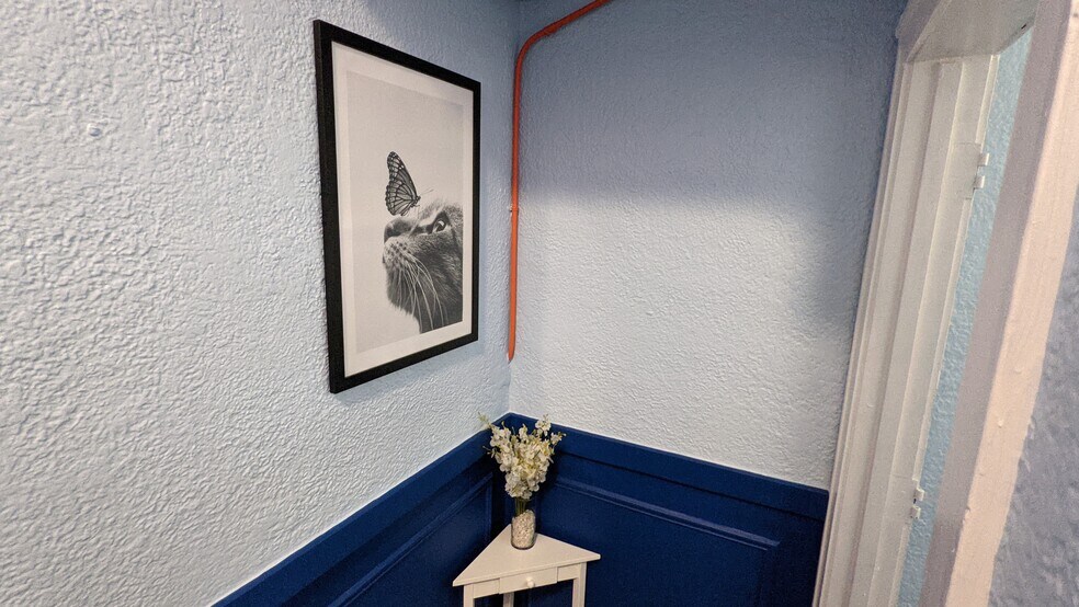 Building Photo - 7416 N Rogers Ave