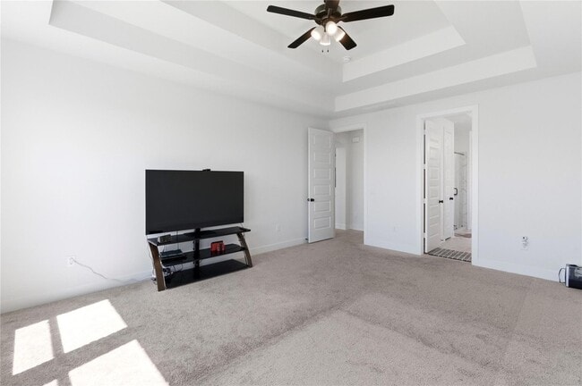 Building Photo - 396 Hollister Dr