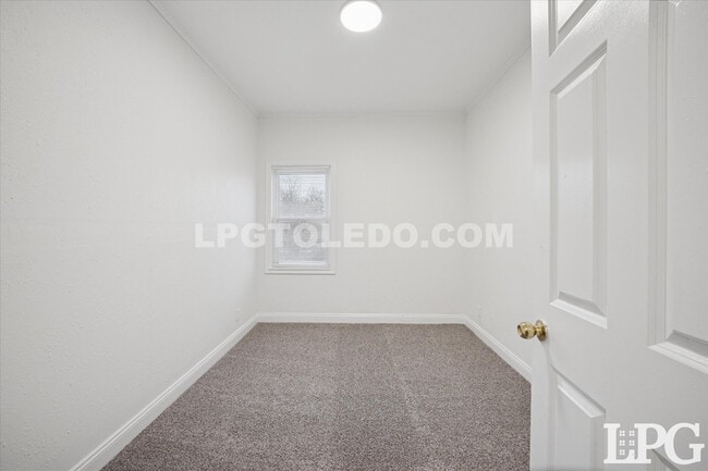 Building Photo - 950 Oak St