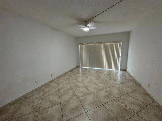 Building Photo - 3200 N Palm Aire Dr