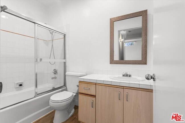Building Photo - 5350 White Oak Ave