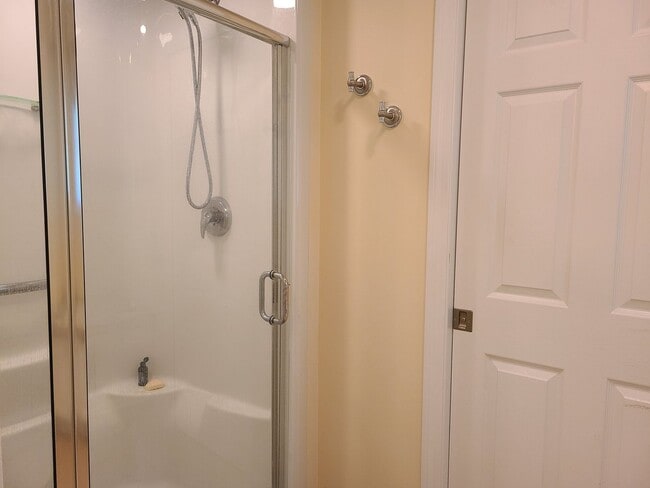 Building Photo - Beautiful 3 Bedroom House - Cozy Up This W...