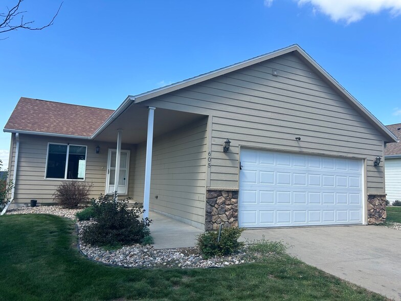 Primary Photo - 605 N Daisy Ave