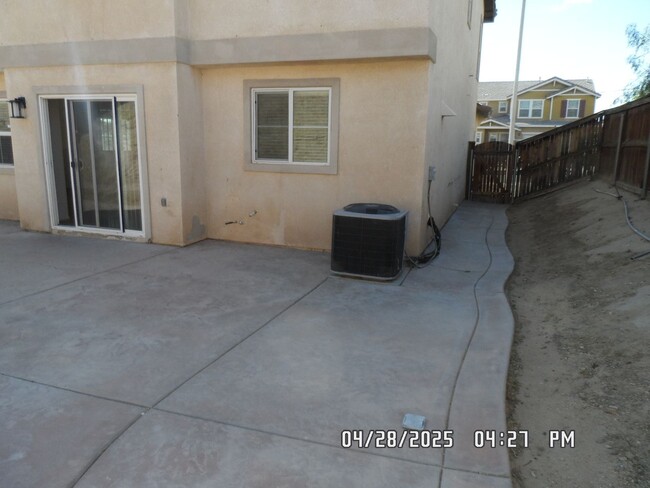 Building Photo - 3 Bedrooms, 2 1/2 Bathrooms, 2 Story, Loft...