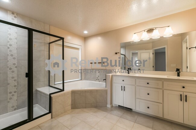 Building Photo - ***ASK ABOUT OUR HOLIDAY SPECIAL18 MONTH L...