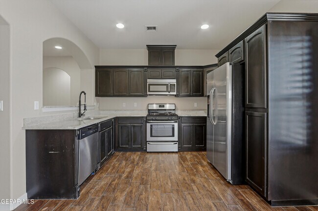 Building Photo - 2508 Eastern Sky St