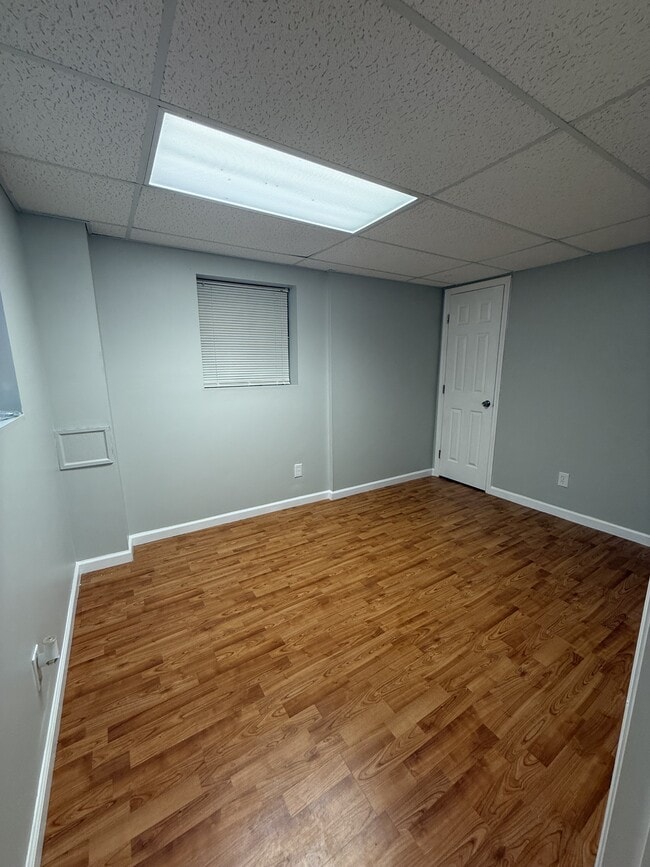 Building Photo - 1710 Greendale Dr NE