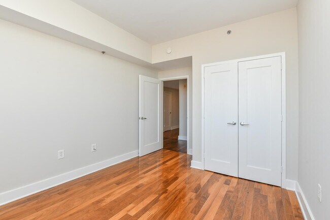 Building Photo - 800 Jackson St