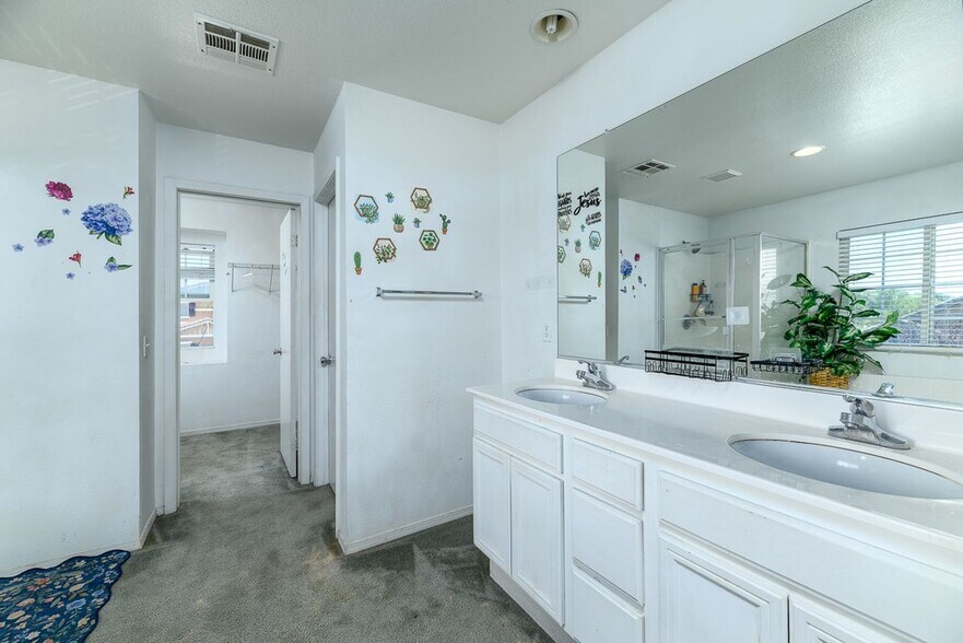 Building Photo - 3061 Clapper St