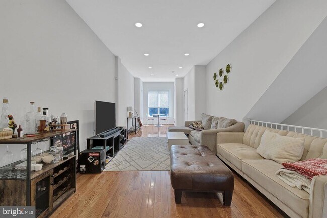 Building Photo - 1203 Girard St NW