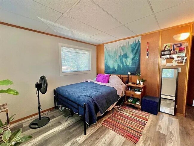 Building Photo - 553 Lemon St N