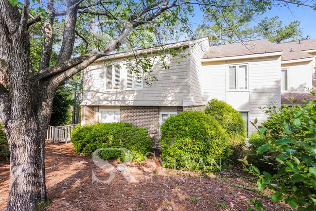 Building Photo - Feel like you are on vacation every day in this 4 bedroom, 3 bathroom home