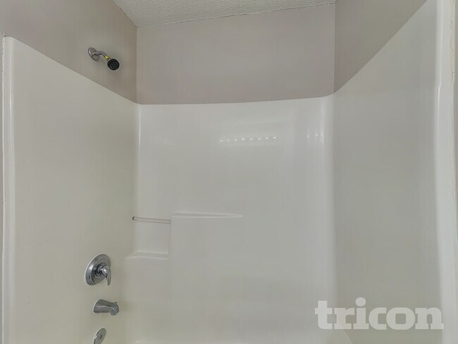 Building Photo - 105 Pinto Ln