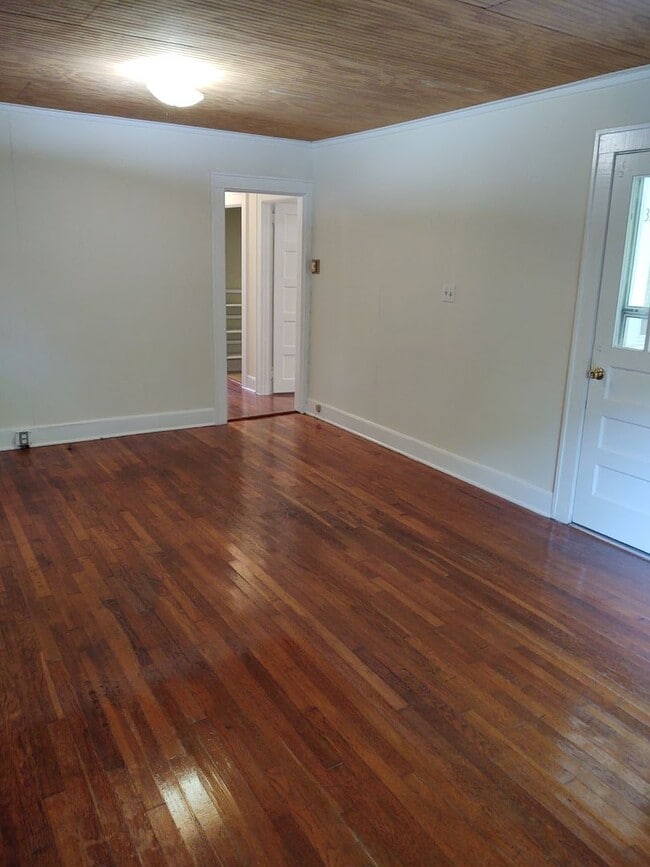 Building Photo - 1 Bedroom/1 Bath House with bonus office space on Fisher Creek in Sylva NC $1100 a month with a y...