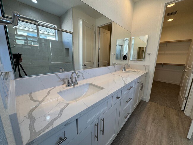 Building Photo - Laughlin Ranch 3 BR 2Ba Public Golf Community with Canyon & Mountain Views