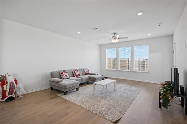 Building Photo - 732 Thorn Crk Dr