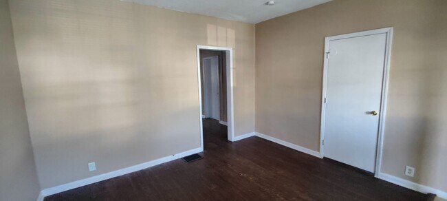 Building Photo - 1520 Lawn Ave