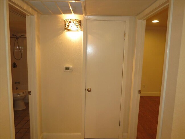 Building Photo - 4159 Steck Ave