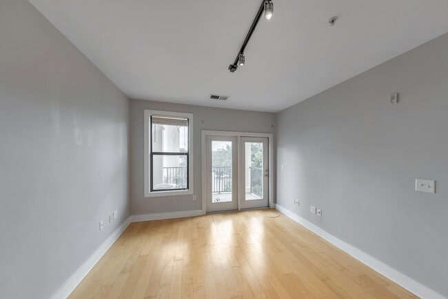 Building Photo - 799 Hammond Dr NE