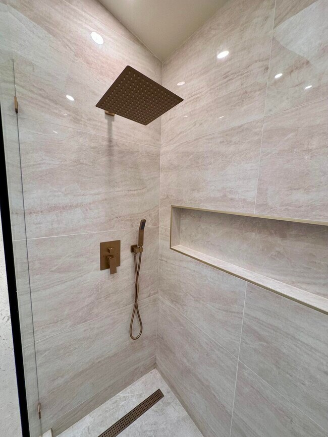 Building Photo - 3001 Jasmine Ct