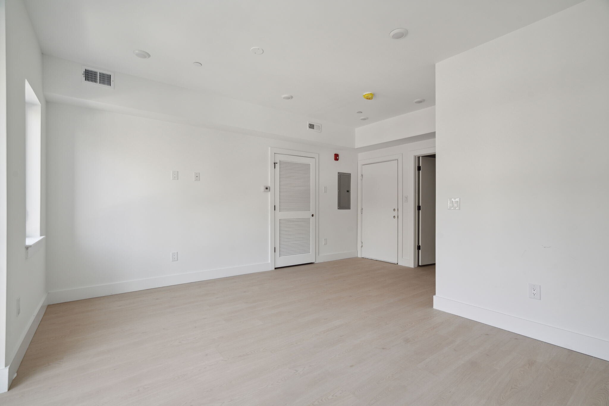 Building Photo - 2400 W Montgomery Ave