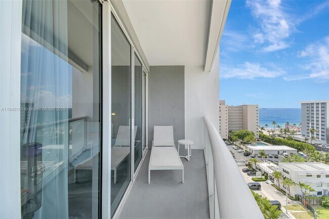 Building Photo - 3101 Bayshore Dr