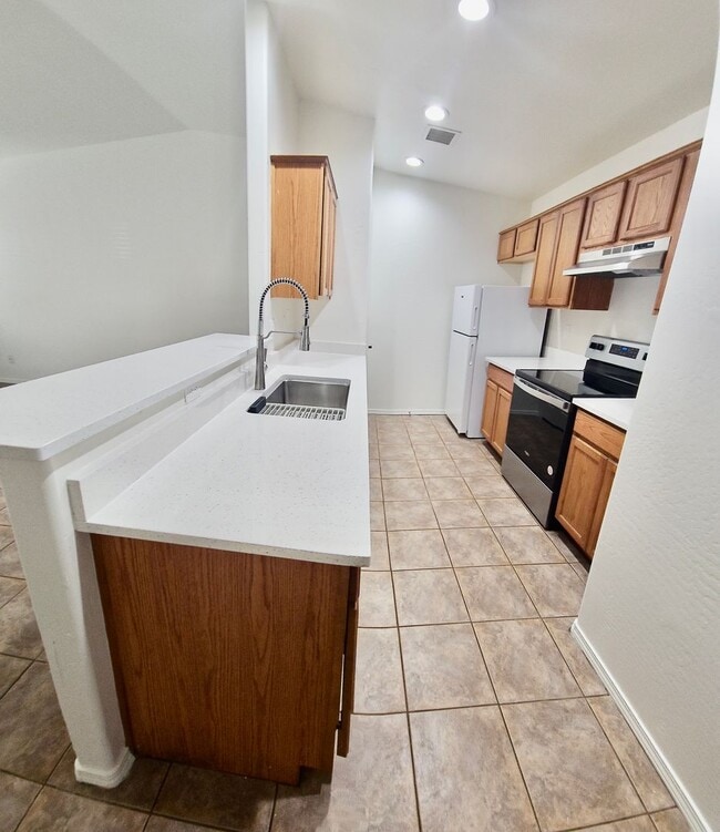 Building Photo - Excellent remodeled 2 bed 2 bath home in P...