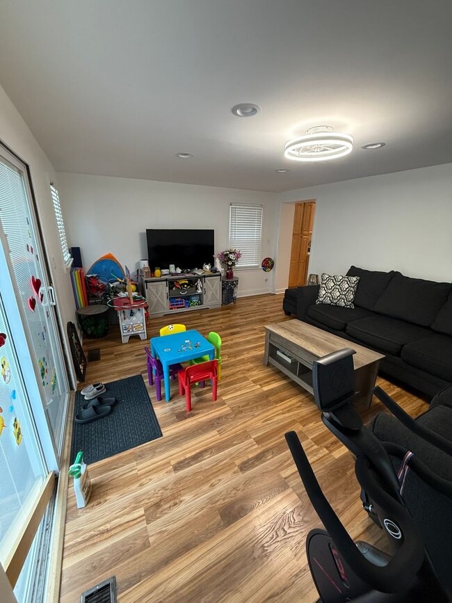 Building Photo - Charming Renovated Home for Rent