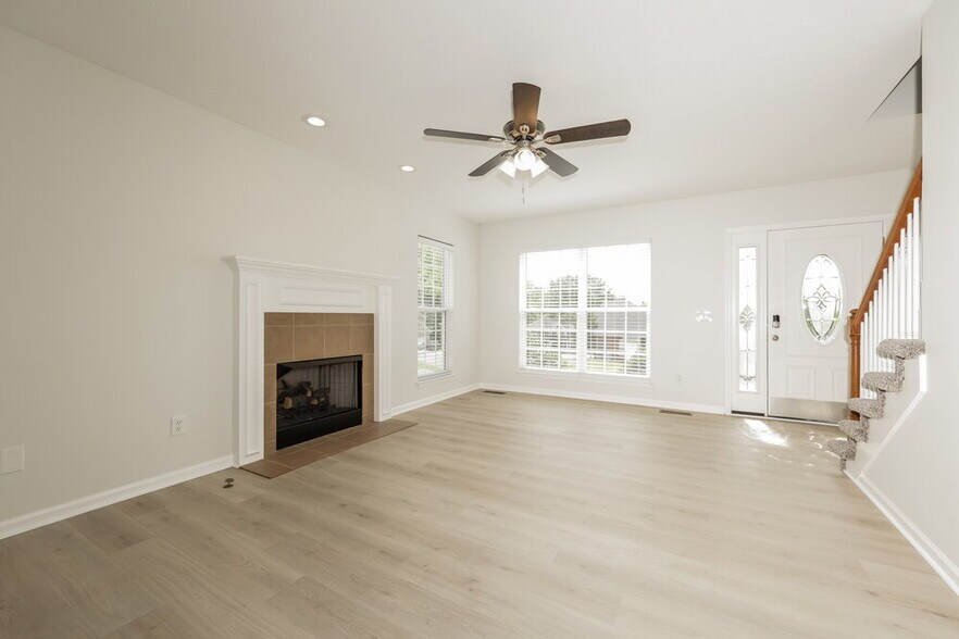 Building Photo - 102 Polk Ct