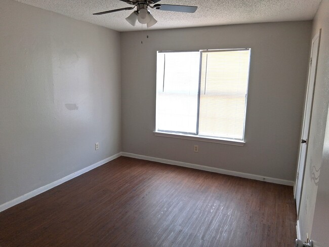 Building Photo - 3703 Hereford Ln
