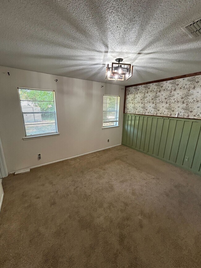 Building Photo - 728 Amity Ln