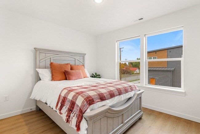 Building Photo - New Construction! Free first month rent