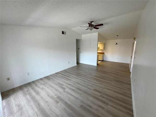 Building Photo - 5047 Vineland Rd