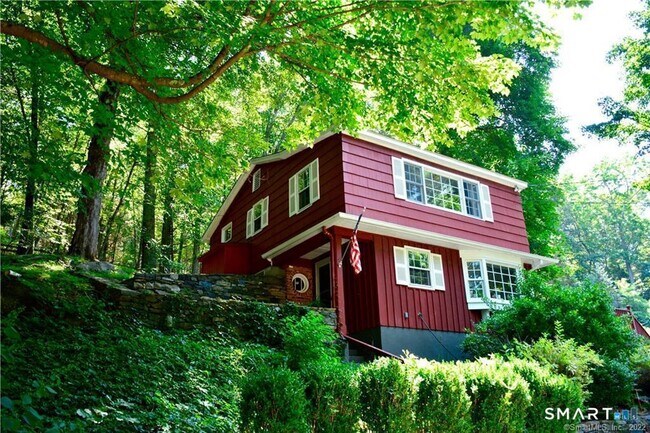 Building Photo - 67 Lake Lillinonah Rd N