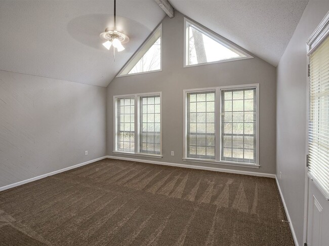 Building Photo - Great updated 4 bed, 2 bath home northeast of Memphis near Covington Pike.