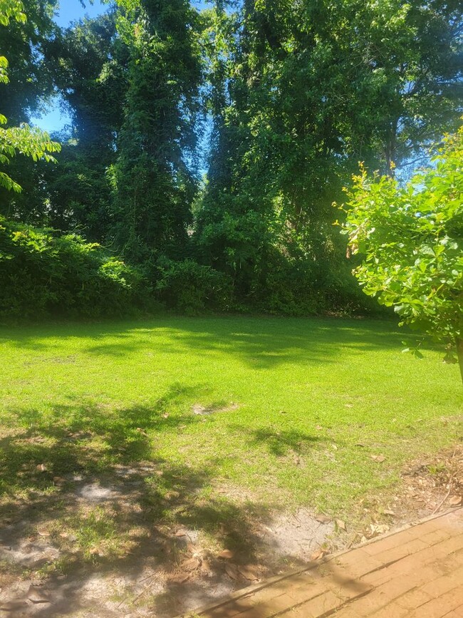 Building Photo - 3102 Northwoods Dr
