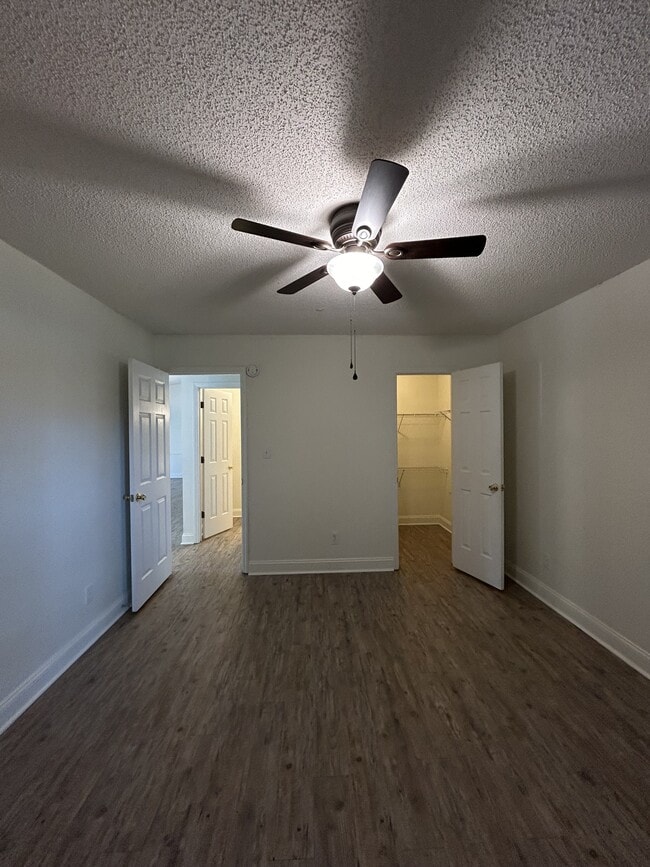 Building Photo - 104 Breezewood Dr