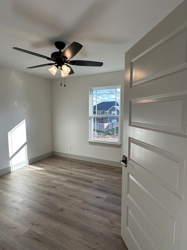 Building Photo - NEW CONSTRUCTION 5 Bed 3 Bath w/ Walk Out Basement Waynesville School District