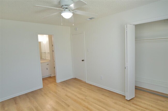 Building Photo - 1301 Glenda Dr