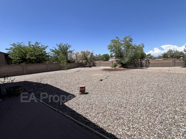 Building Photo - 7259 Pajarito Rd NE