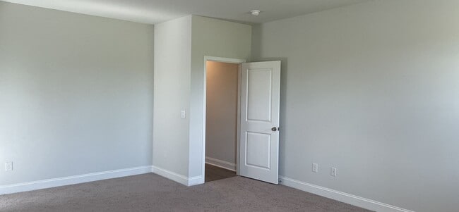 Building Photo - Newly built 5 bedroom home in The Parks