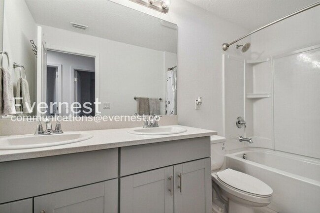Building Photo - Spacious 5 Bed, 3.5 Bath Home with Fenced Yard and 2-Car Garage | Available Soon!