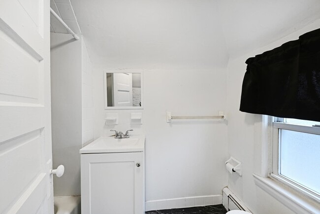 Building Photo - 72 Halstead Ave