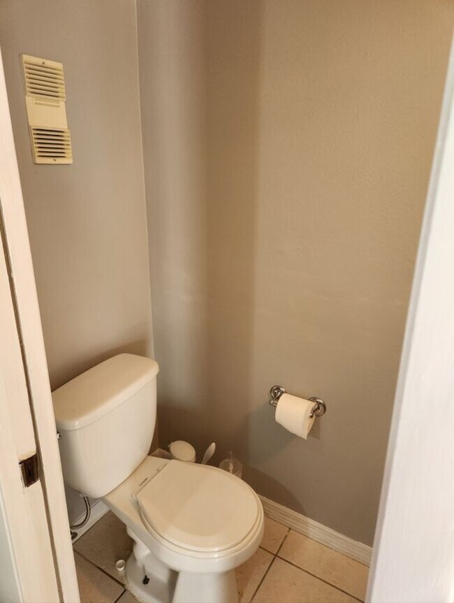 Building Photo - 8626 Cattail Dr