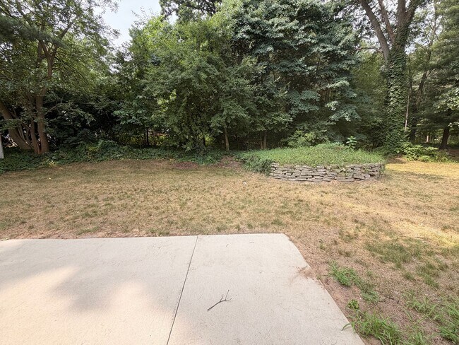 Building Photo - 5729 Ridgebrook Ave SE