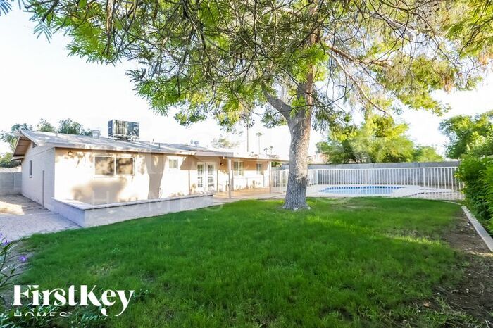 Building Photo - 5106 S Fairfield Dr