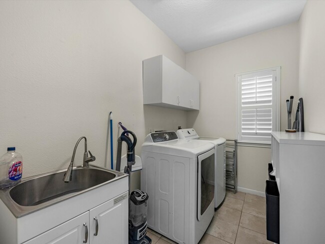 Building Photo - 14003 Stardust Ln