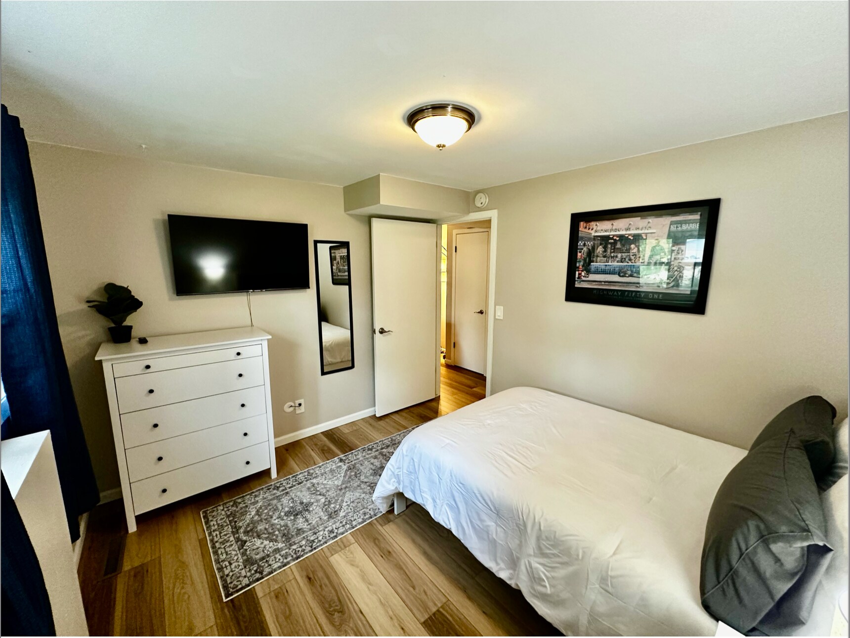 Building Photo - 5801 Williamsburg Way