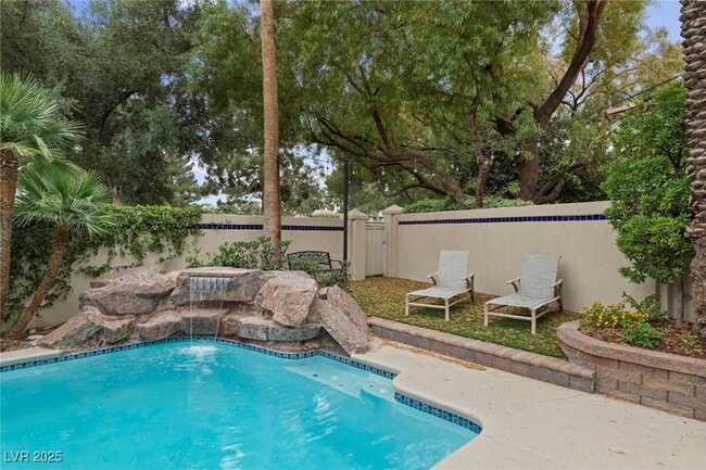 Building Photo - 3160 Bel Air Dr