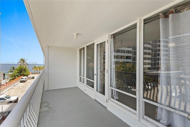Building Photo - 4020 Galt Ocean Dr